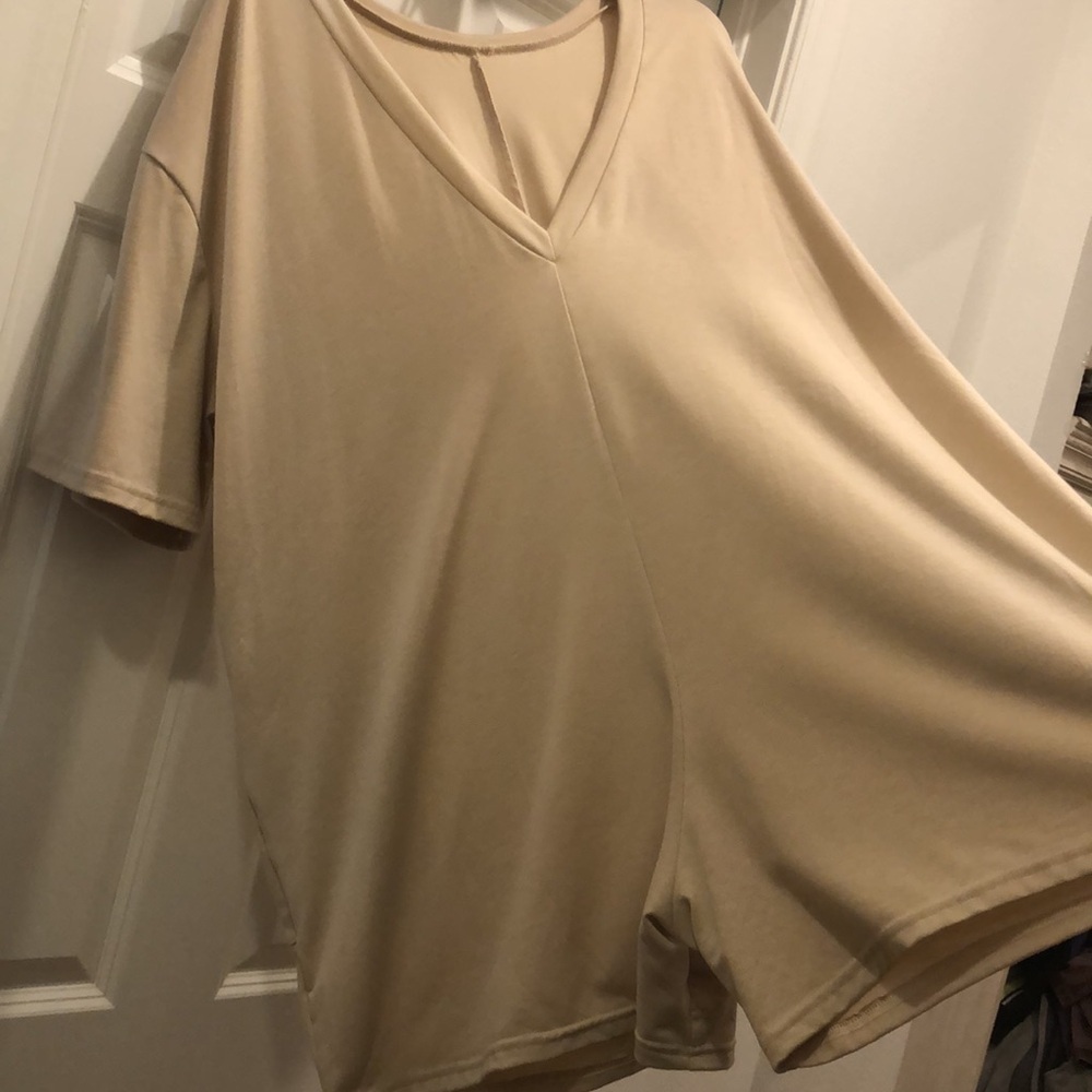 TEE ROMPER BOUTIQUE BRAND (unknown) in Beige NWOT sz XL - Picture 5 of 6